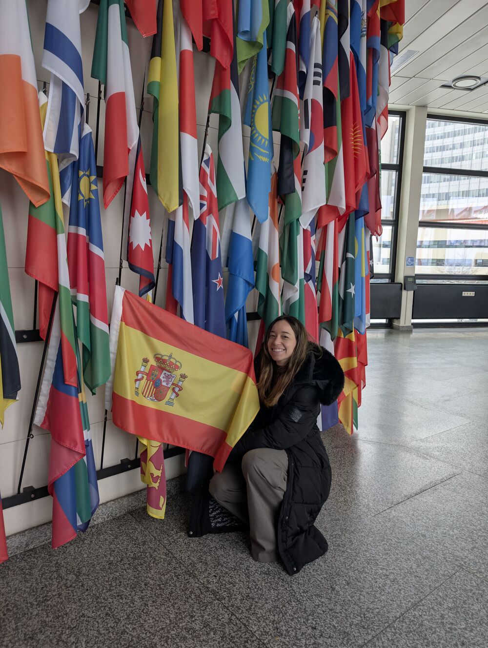 Con la bandera de España entre las banderas de toda Europa